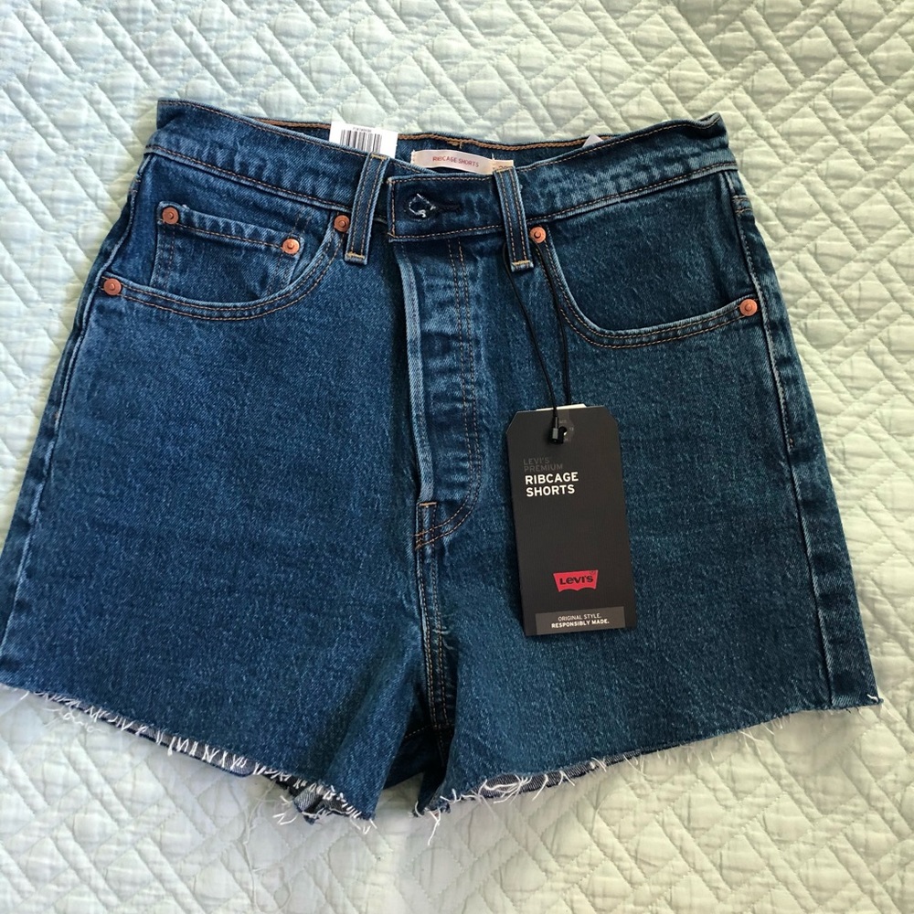 Levi’s ribcage shorts size 28 NWT